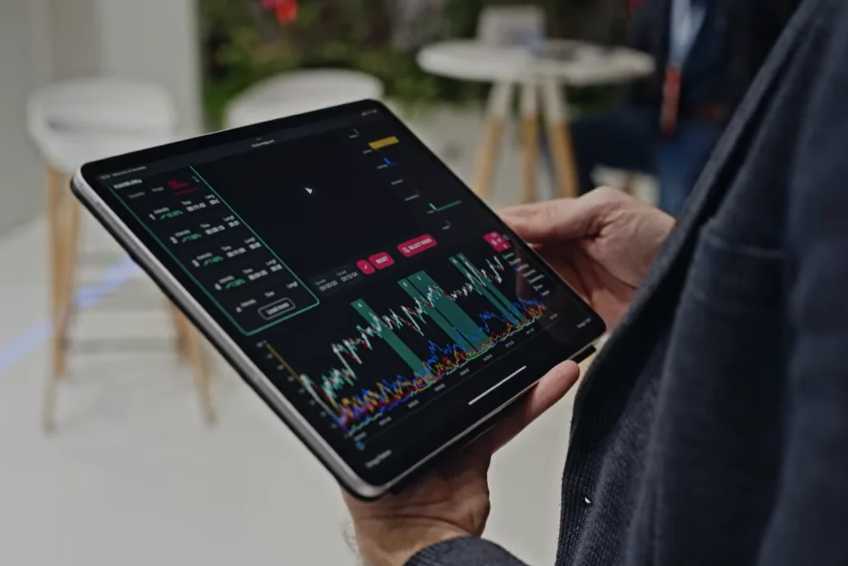 Following the session from the tablet, with the indicators running.