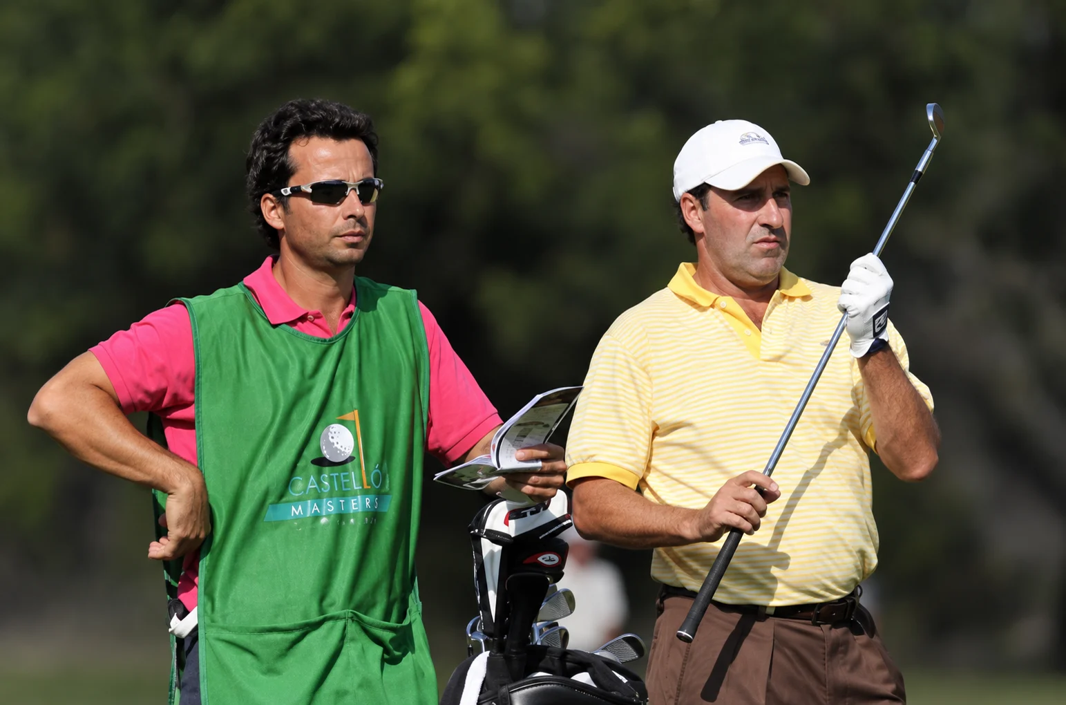 Alejandro Larrazábal with José María Olazábal on a golf course